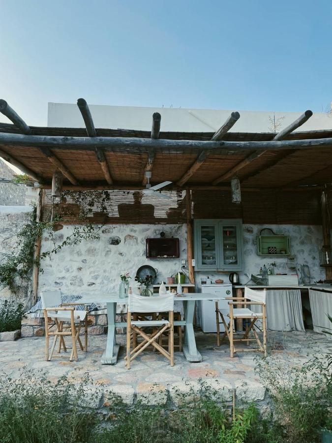Latmos 1860 Skála Exterior foto